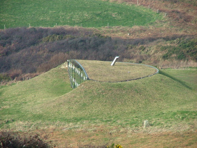 Underground_house_-_geograph.org.uk_-_322550.jpg